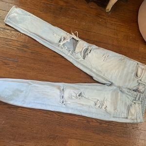 Destroyed boyfriend jeans